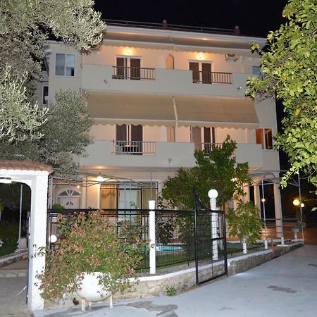 Margarita Apartments Nikiana Exterior photo