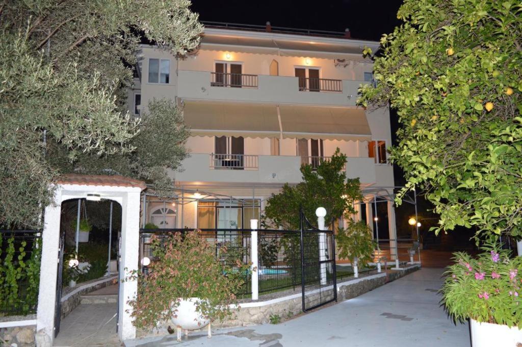Margarita Apartments Nikiana Exterior photo