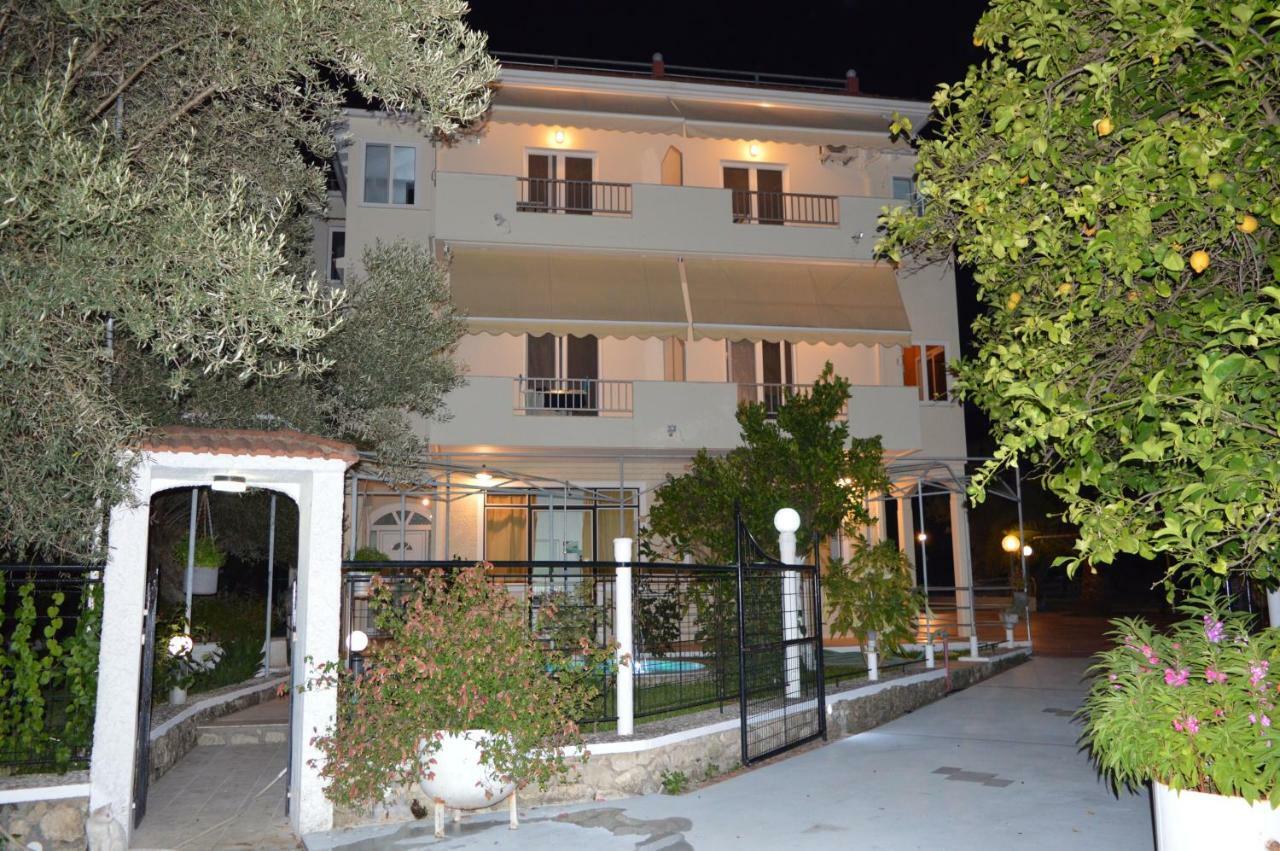 Margarita Apartments Nikiana Exterior photo
